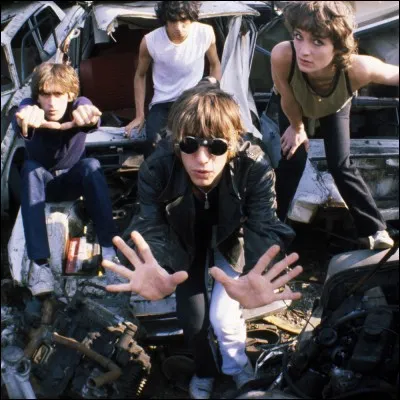 Quel groupe a chanté "Argent trop cher" ?