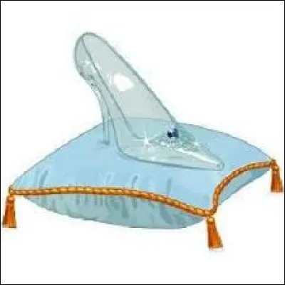 Une princesse blonde perd une pantoufle lors d'un bal. Quelle princesse correspond à cette description ?