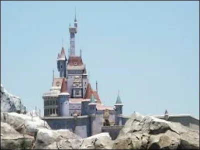 Qui se rend dans un château appartenant à une Bête pour sauver son père ?