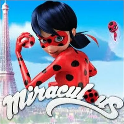 De quelle couleur est l'intérieur de la veste de Marinette ?