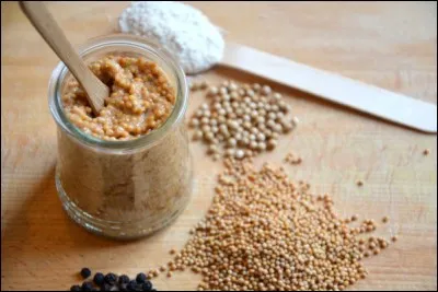 Gastronomie - Quelle graine broie-t-on avec de l'eau, des aromates et du vinaigre pour constituer la moutarde de Meaux ?