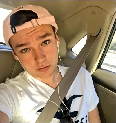 Comment s'appelle la chaîne de ce youtubeur ?