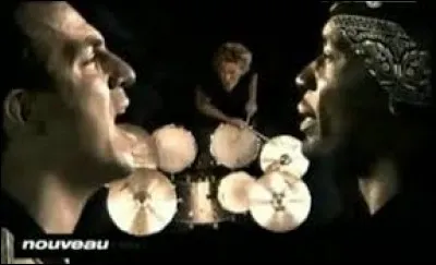 Avec quel rappeur français partage-t-il un duo sur la chanson "Face à la mer" sortie en 2004 ?