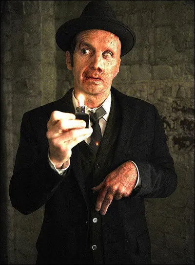 Qui a brûlé le corps de Larry ?