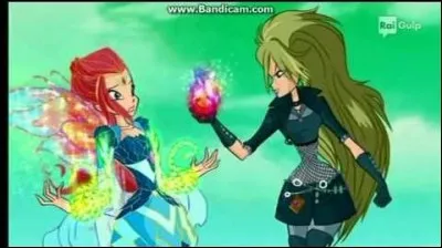 Pourquoi Sélina vole-t-elle une partie de la flamme du dragon de Bloom ?