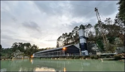 A propos d'école, sur le modèle de l 'UCPA de Dijon unique autre école de ce genre, quel enseignement est dispensé dans les anciennes carrières de pierre de Tercé ?