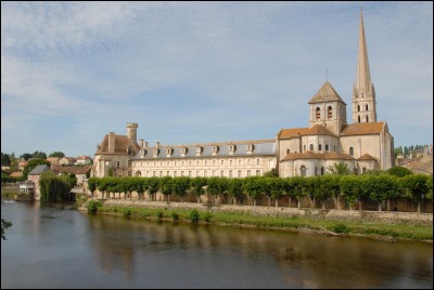 Que peut-on admirer dans l'abbaye de Saint-Savin sur Gartempe, classée au patrimoine historique mondial de l'UNESCO ?