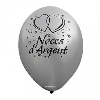 Après combien d'années de mariage fête-t-on les noces d'argent ?