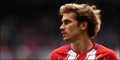 À quel âge est-il recruté par la Real Sociedad ?