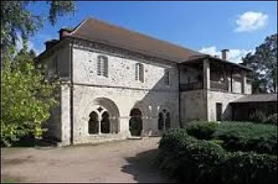 Pour finir je vous emm&egrave;ne en Auvergne-Rh&ocirc;ne-Alpes visiter l'abbaye Saint-Gilbert de Saint-Didier-la-For&ecirc;t. Commune de la Limagne bourbonnaise, dans l'aire urbaine de Vichy, elle se situe dans le d&eacute;partement ...