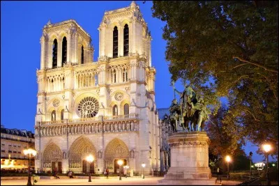 En quelle année a débuté la construction de Notre-Dame de Paris ?