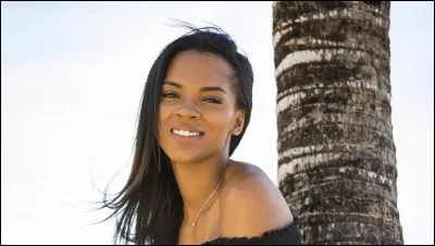 Avec qui Naelle est-elle sortie dans "La villa des curs brisés 2" ?