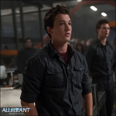 Comment s'appelle l'ennemi juré de Tris ?