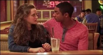 Marcus est la sixième raison de son suicide. Qu'est-ce qu'il a fait à Hannah ?