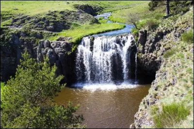 A Allanches ne manquez pas de voir une magnifique cascade,quel est son nom ?