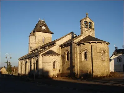 Quel est cette belle église visible à Champagnac au superbe chevet roman ?