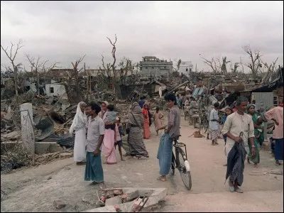 Quel pays fut touché par la tornade de Daulatpur-Saturia qui tua près de 1300 personnes en 1989 ?