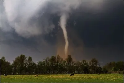 Quelle est la durée de vie de la plupart des tornades ?