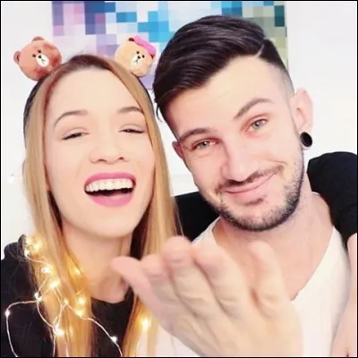 Quelle youtubeuse la maman regarde-t-elle ?