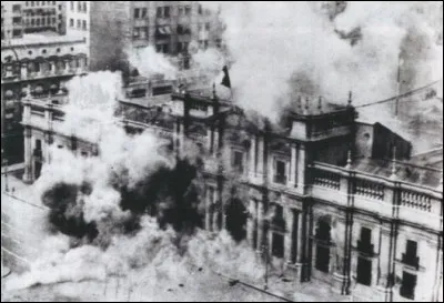 C'est "l'autre 11 septembre" : en 1973 un coup d'Etat militaire soutenu par la CIA renverse le Pr&eacute;sident &eacute;lu de ce pays d'Am&eacute;rique latine. Le pays va connaitre une dictature de seize ann&eacute;es. De quel pays s'agit-il ?