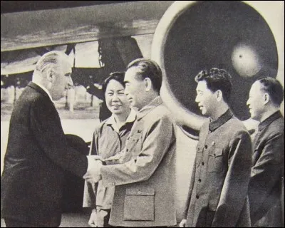 Ce m&ecirc;me jour, Georges Pompidou &eacute;tait en visite &agrave; l'&eacute;tranger. C'&eacute;tait le premier voyage officiel d'un Pr&eacute;sident fran&ccedil;ais dans ce pays. De quel pays s'agit-il ?