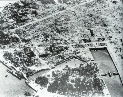 Le 5 septembre 1944, un bombardement massif de l'aviation alli&eacute;e an&eacute;antit le centre de cette ville portuaire fran&ccedil;aise : en une semaine la ville re&ccedil;oit 10 000 tonnes de bombes, il y a 4000 morts dans la population. De quelle ville s'agit-il ?