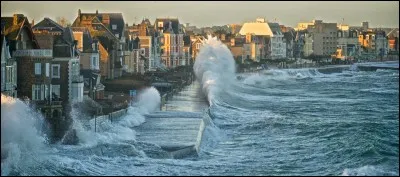 En France, pour que l'on parle de coefficient de marée exceptionnelle, il faut que le coefficient soit supérieur ou égal à...