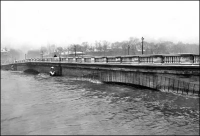 À Paris, la crue du siècle a eu lieu en...