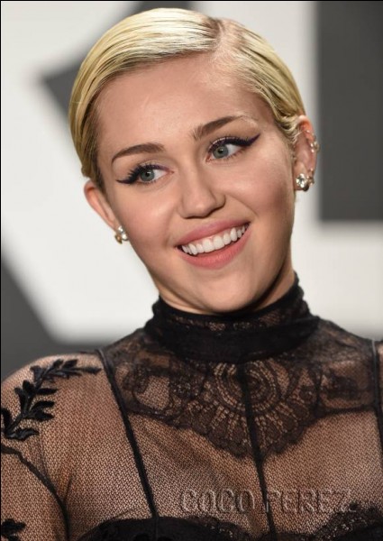 Quelle est l'orientation sexuelle de Miley Cyrus, auteure-compositrice-interprète et actrice américaine ?