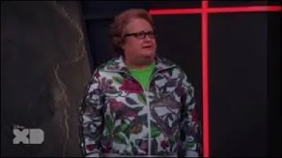 Comment s'appelle la directrice de leur école ?