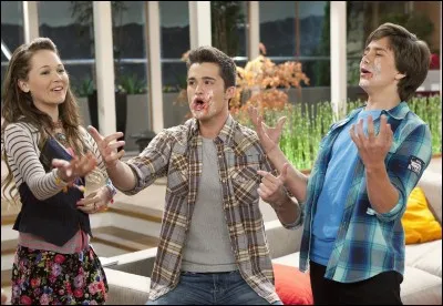 Comment s'appellent les trois personnes bioniques dans la saison 1 ?