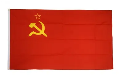 Avec quel outil retrouvait-on le marteau sur le drapeau de l'URSS ?