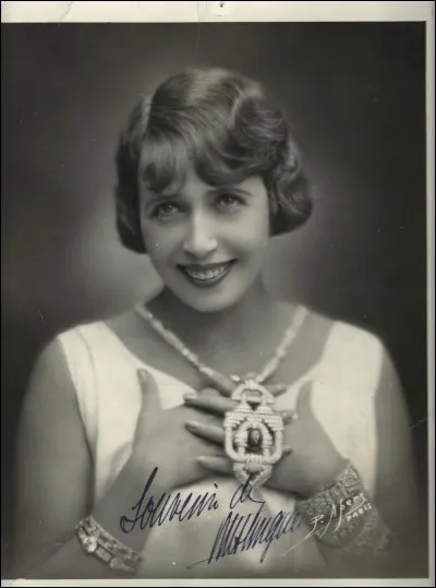 Qui chantait : "Je l'ai tellement dans la peau 
Qu'j'en suis marteau" ?