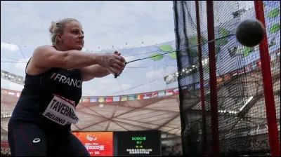 Qui détient l'actuel record du monde du lancer de marteau masculin ?