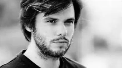 Le chanteur Orelsan est-il l'auteur de "La terre est ronde" ?