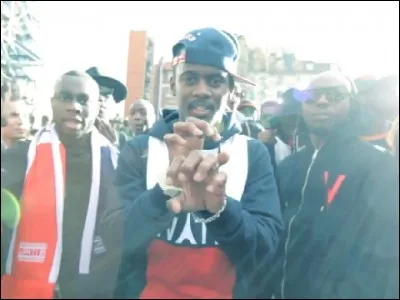 Même question : 
"Dites aux Qataris que, le Big Black M, il vient d'Paris
Dites aux Qataris que j'vaux plus cher que (...)
Ramenez-moi vos rois, j'vais retourner l'endroit"