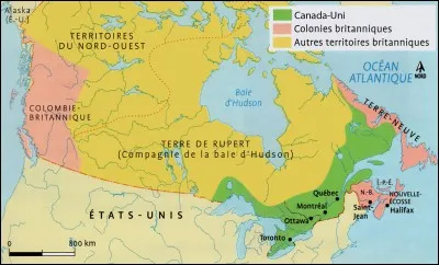 Nous sommes des chutes d'eau à la frontière entre le Canada et les États-Unis. Nous mesurons 57 mètres de haut. Que sommes-nous ?