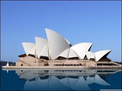 Quel architecte a conçu le célèbre opéra de Sydney ?