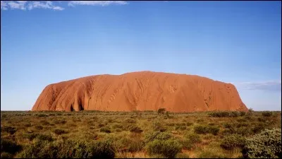 Quel est l'autre nom de ce rocher australien aussi appelé "Ayers Rock" ?