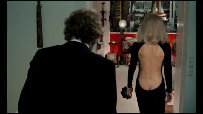 De quel instrument joue Pierre Richard dans le film d'Yves Robert « Le grand blond avec une chaussure noire » ?