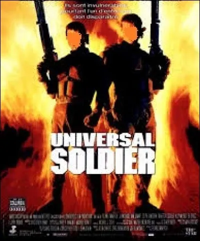 "U" comme "Universal Soldier". Dans ce film américain sorti en 1992, on retrouve un duo de choix, formé de deux acteurs spécialistes du film d'action. Quel est l'intrus ?