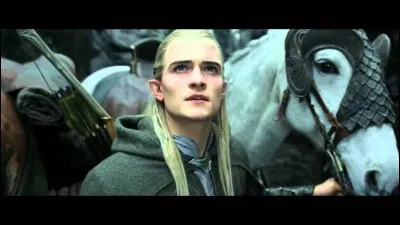 Dans le premier, lors de la réunion, Legolas annonce Frodon qui l'accompagne. Comment lui dit-il ?