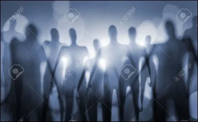 Ce sont des créatures très étranges qui se déplacent en soucoupe volante.