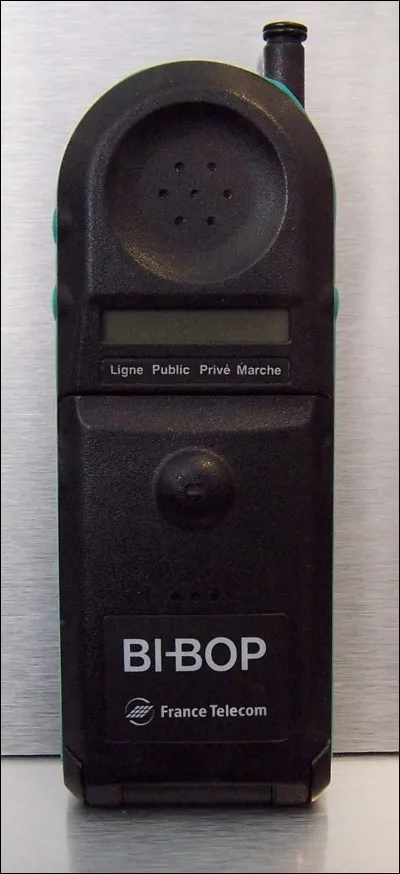 En quelle année est commercialisé le premier téléphone portable en France ?