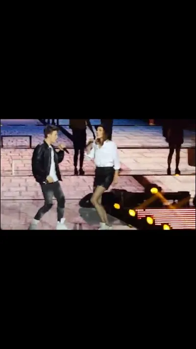 Quelle chanson a-t-il chantée avec Camille Lou ?