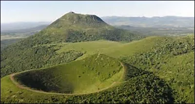 Quel est le diamètre du volcan Pariou ?