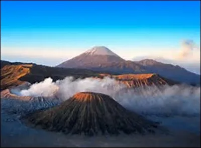 Quel est le nom de ce volcan qui se situe en Indonésie ?