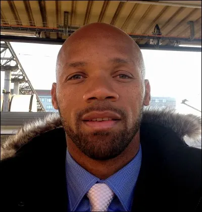 Quelle est la double nationalité du footballeur Jean-Alais Boumsong, sélectionné pour l'Euro 2004 et la Coupe du monde 2008 ?
