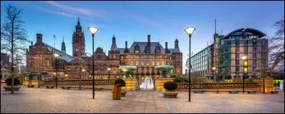 C'est à cette ville que commence la ligne de métro menant à Londres, en passant par Ilford, Stratford, Manor Park etc...