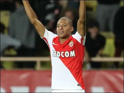 Dans quel club Mbappé a-t-il été transféré 2017 ?